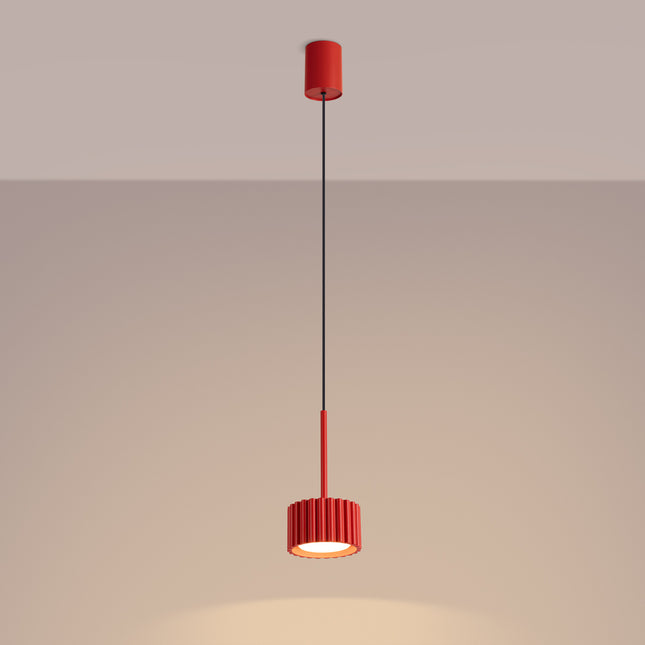 Suspension Aura rouge vif, lumière allumée