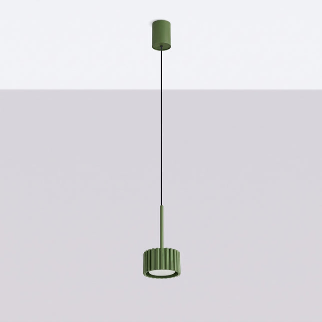 Suspension Aura Aluminium Cannelé Vert Olive (GX53), vue en situation