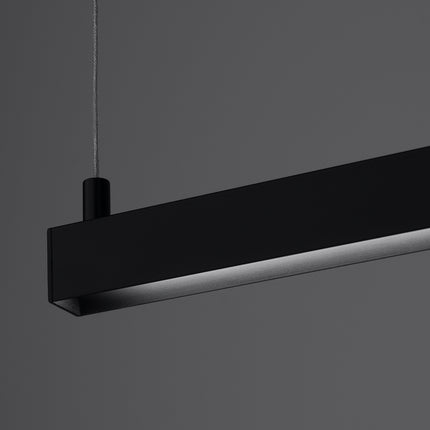 Macro du profil fin en aluminium noir de la Suspension Barre Fine 120 cm