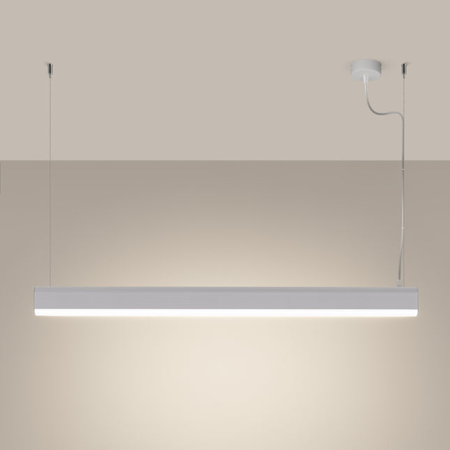 Suspension barre linéaire blanche allumée diffusant une lumière neutre et homogène