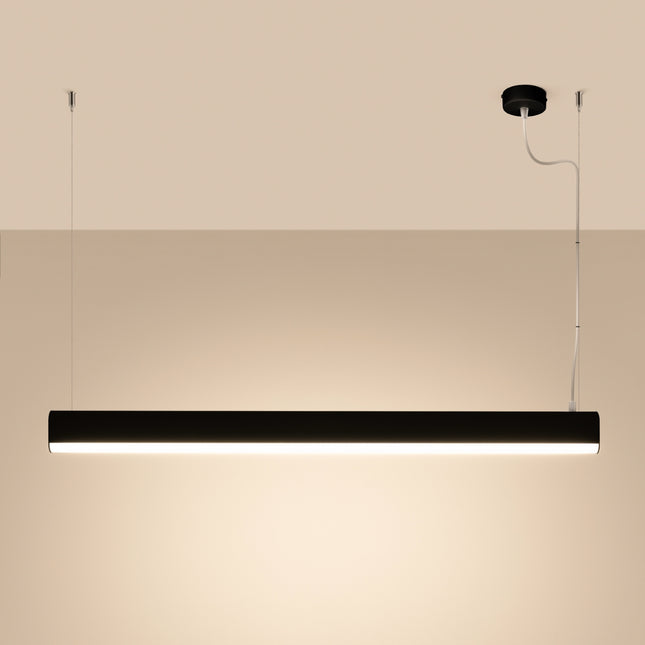 Suspension barre linéaire noire allumée diffusant une lumière neutre et homogène