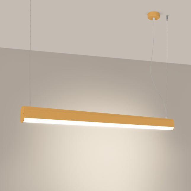 Suspension barre linéaire dorée allumée diffusant une lumière chaude et homogène