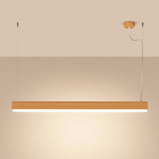 Suspension barre linéaire dorée allumée diffusant une lumière neutre et homogène