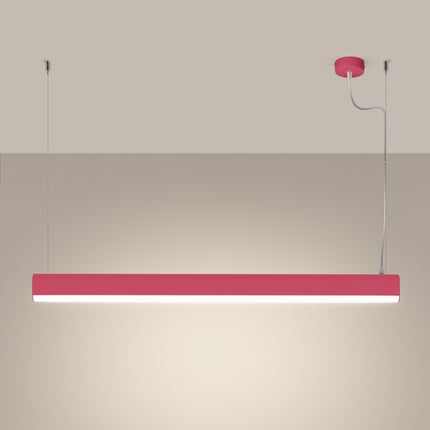 Suspension barre linéaire rose allumée diffusant une lumière neutre et homogène