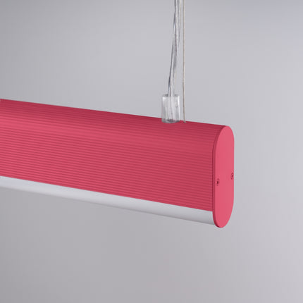 Détail de l'extrémité rose et de la fixation par câble de la suspension barre linéaire