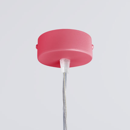 Rosace ronde rose au plafond et câble de suspension de la barre linéaire