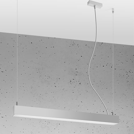 Suspension barre moderne LED grise allumée, profil aluminium sur un mur de béton