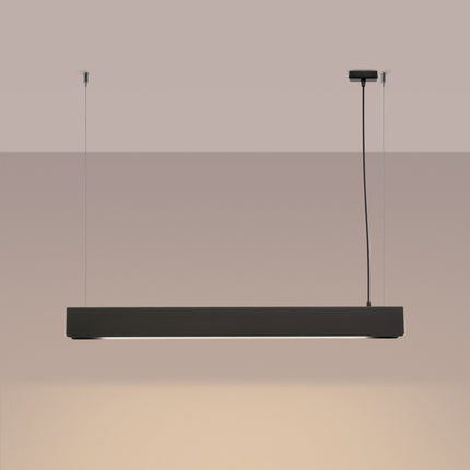 Suspension barre moderne noire en acier allumée diffusant une lumière chaude