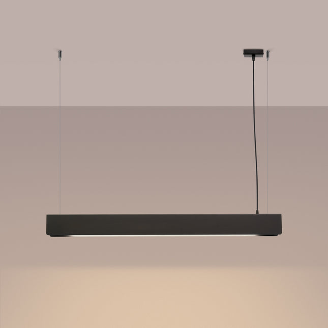 Suspension barre moderne noire en acier allumée diffusant une lumière chaude