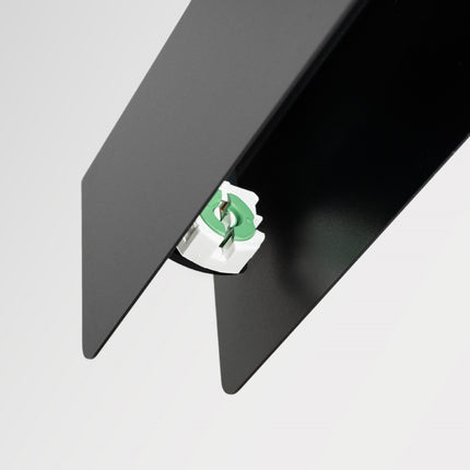 Détail de la douille LED à l'intérieur du profilé en acier noir