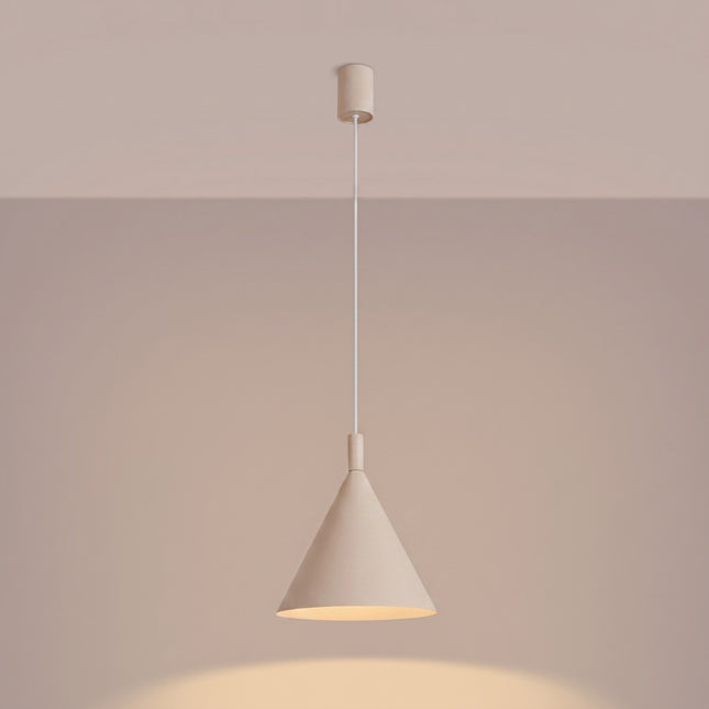 Suspension Bergen Cône 25 cm en Acier Beige, lumière allumée