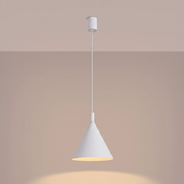 Suspension Bergen Cône 25 cm en Acier Blanche, lumière allumée
