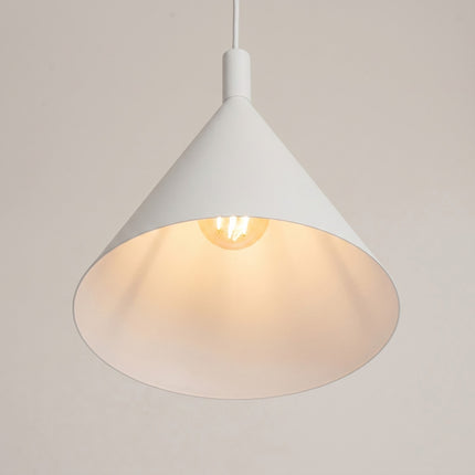 Suspension Bergen Cône 25 cm en Acier Blanche, vue de détail