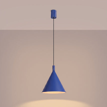 Suspension Bergen cône 25 cm bleu outremer, lumière allumée