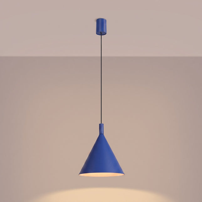 Suspension Bergen cône 25 cm bleu outremer, lumière allumée