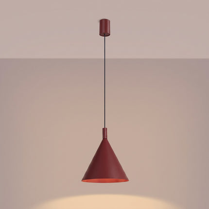 Suspension Bergen cône 25 cm bordeaux, lumière allumée