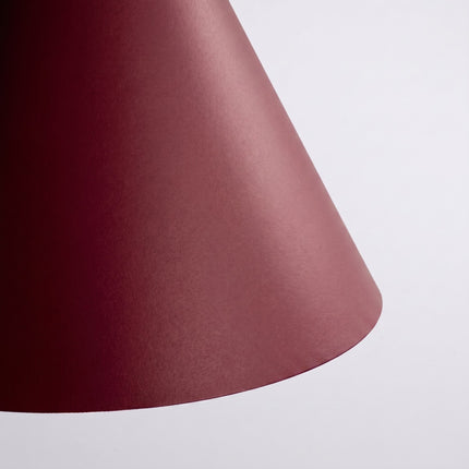 Suspension Bergen cône 25 cm bordeaux, packshot de trois quarts