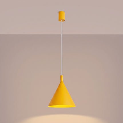 Suspension Bergen cône 25 cm jaune ambré, lumière allumée