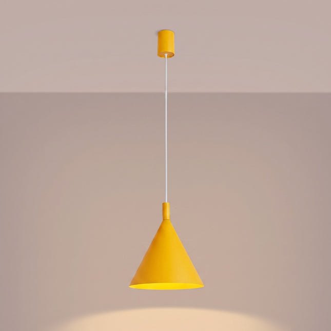 Suspension Bergen cône 25 cm jaune ambré, lumière allumée
