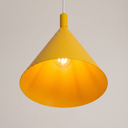 Suspension Bergen cône 25 cm jaune ambré, vue de détail du cône