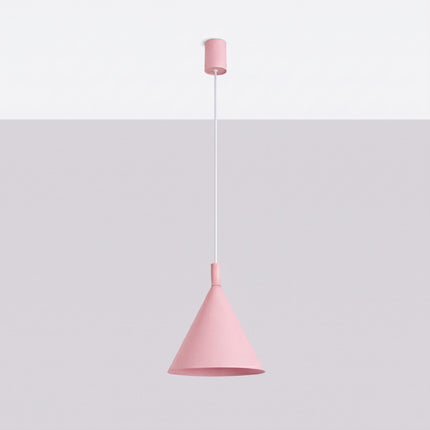 Suspension Bergen cône 25 cm rose poudré, vue en situation sur fond clair