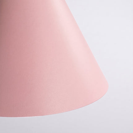 Suspension Bergen cône 25 cm rose poudré, packshot de trois quarts