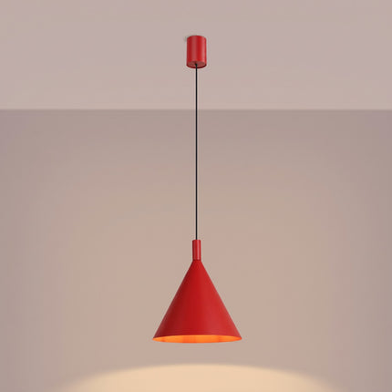 Suspension Bergen cône 25 cm rouge vif, lumière allumée