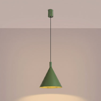 Suspension Bergen Cône 25 cm en Acier Vert Olive, lumière allumée