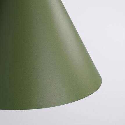 Suspension Bergen Cône 25 cm en Acier Vert Olive, packshot de trois quarts