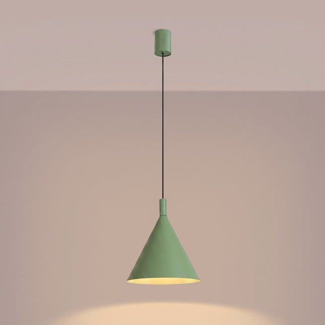 Suspension Bergen cône 25 cm vert sauge, lumière allumée