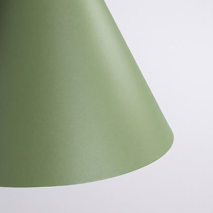 Suspension Bergen cône 25 cm vert sauge, packshot de trois quarts