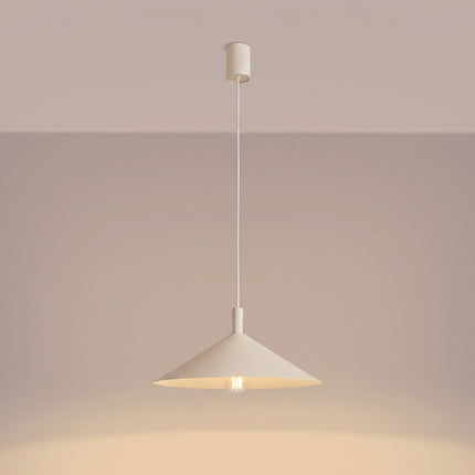 Suspension Bergen Cône Large 40 cm en Acier Beige, lumière allumée