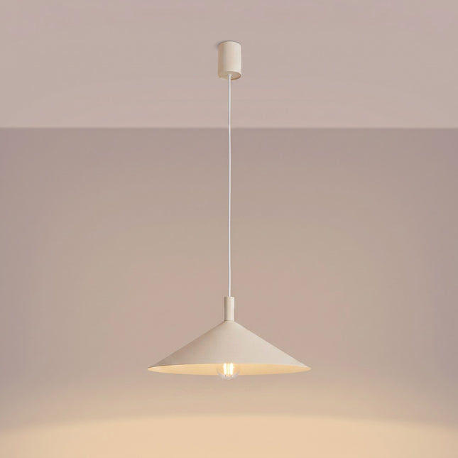 Suspension Bergen Cône Large 40 cm en Acier Beige, lumière allumée