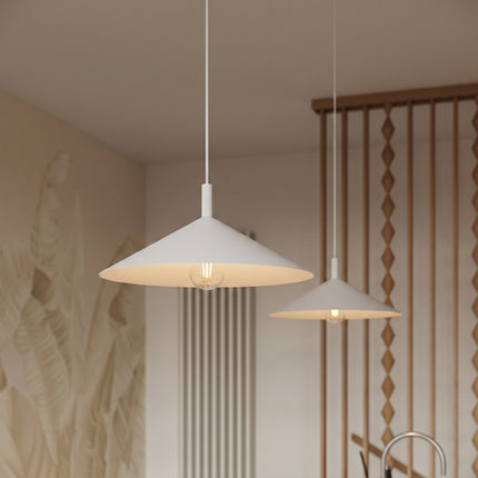 Suspension Bergen Cône Large 40 cm en Acier Blanche, mise en situation 3