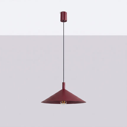 Suspension Bergen cône large 40 cm bordeaux, vue en situation sur fond clair