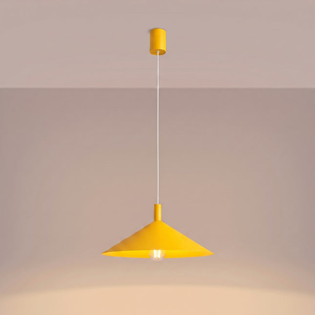 Suspension Bergen cône large 40 cm jaune ambré, lumière allumée