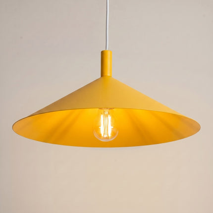 Suspension Bergen cône large 40 cm jaune ambré, vue de détail du cône