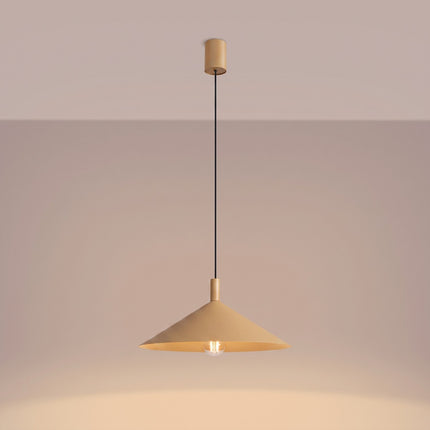 Suspension Bergen cône large 40 cm or, lumière allumée