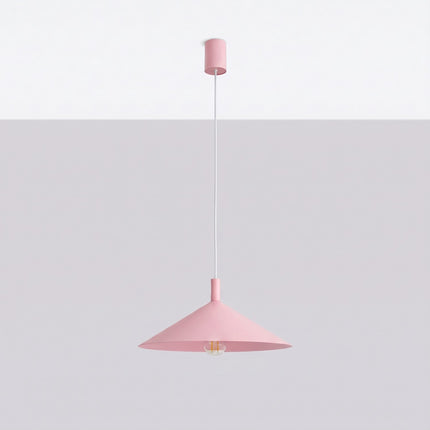 Suspension Bergen cône large 40 cm rose poudré, vue en situation sur fond clair