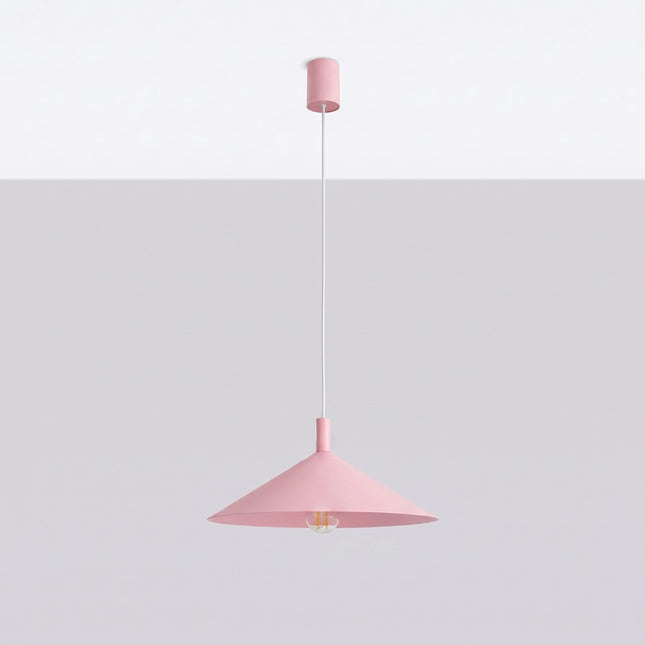 Suspension Bergen cône large 40 cm rose poudré, vue en situation sur fond clair