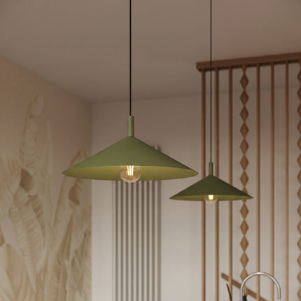 Suspension Bergen Cône Large 40 cm en Acier Vert Olive, mise en situation 3