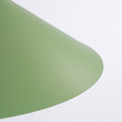 Suspension Bergen cône large 40 cm vert sauge, packshot de trois quarts