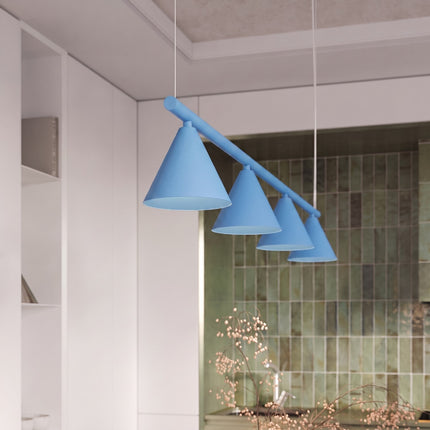 Suspension Bergen poutre 4 cônes 122 cm bleu ciel dans un intérieur contemporain