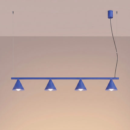 Suspension Bergen poutre 4 cônes 122 cm bleu outremer, lumière allumée