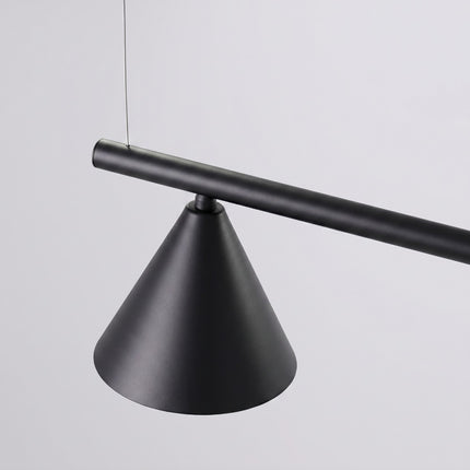 Suspension Bergen Poutre 4 Cônes 122 cm en Acier Noire, vue sur fond coloré