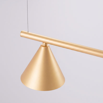 Suspension Bergen poutre 4 cônes 122 cm or sur fond coloré, vue de trois quarts