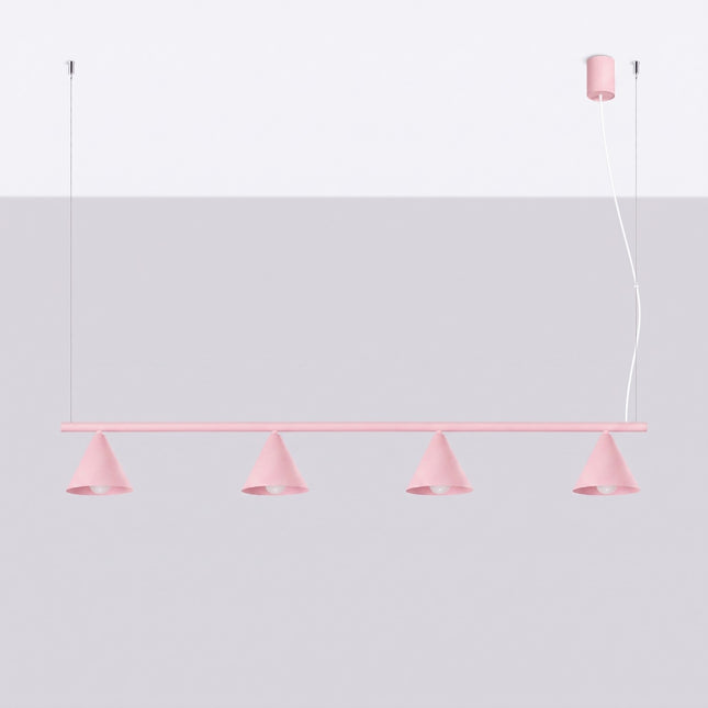 Suspension Bergen poutre 4 cônes 122 cm rose poudré, vue en situation sur fond clair
