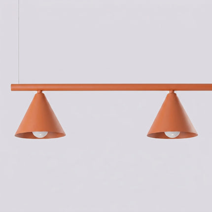 Suspension Bergen Poutre 4 Cônes 122 cm en Acier Rouge Ocre, packshot de trois quarts