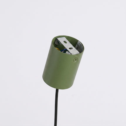 Suspension Bergen Poutre 4 Cônes 122 cm en Acier Vert Olive, détail de la fixation