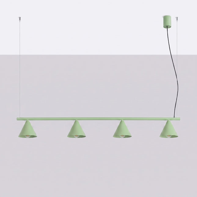 Suspension Bergen poutre 4 cônes 122 cm vert sauge, vue en situation sur fond clair